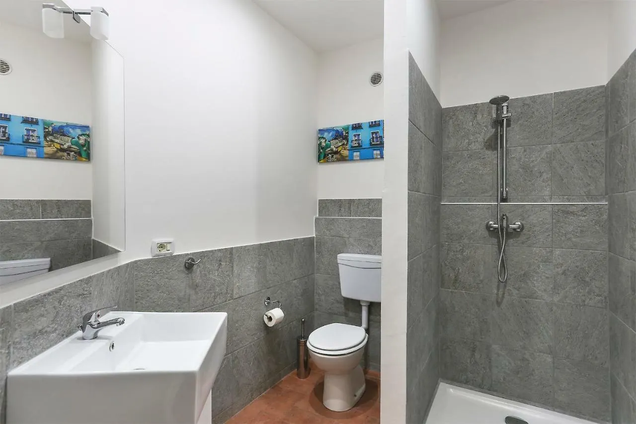 Mondo Pazzo Rota Guest house